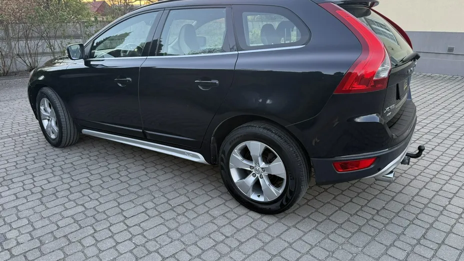 VOLVO XC60 -
