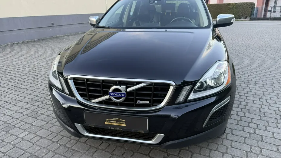 VOLVO XC60 -
