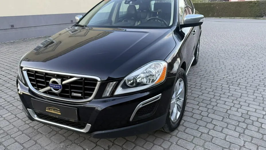 VOLVO XC60 -