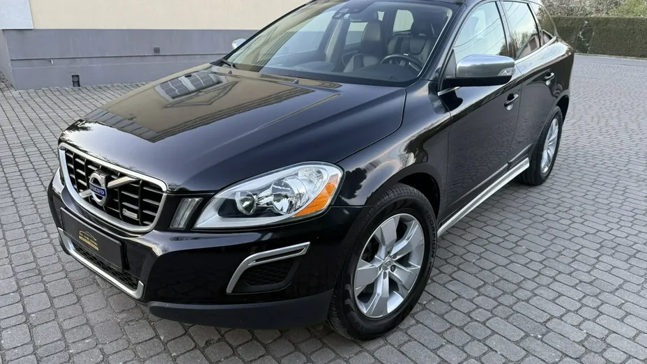 VOLVO XC60 -