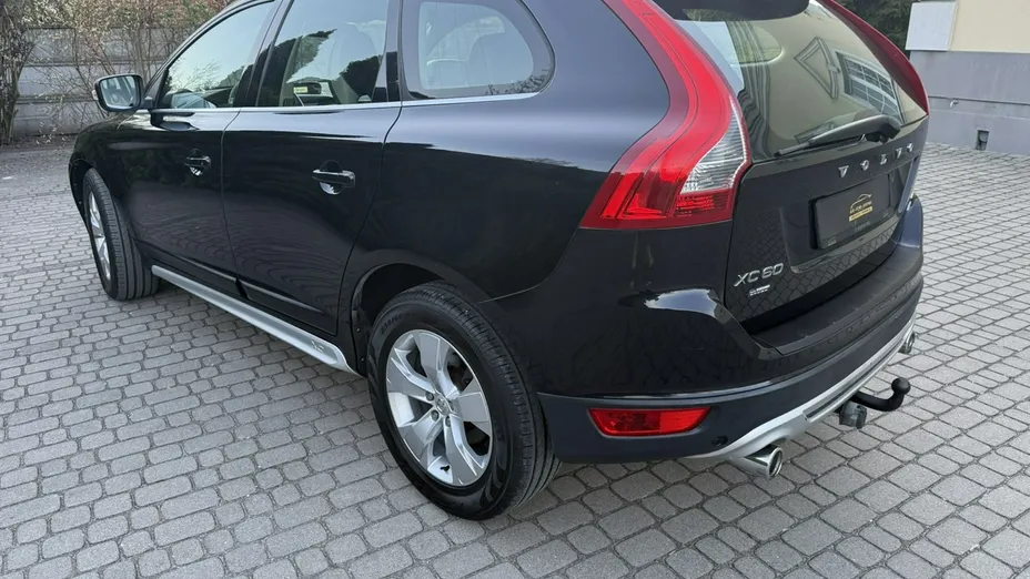 VOLVO XC60 -