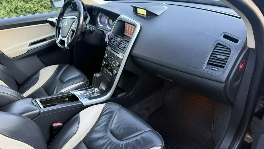 VOLVO XC60 -