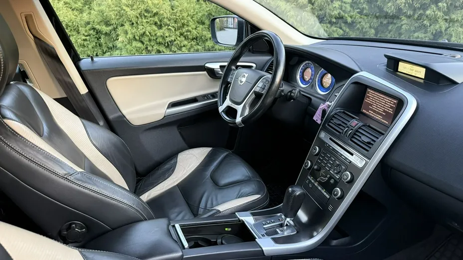 VOLVO XC60 -