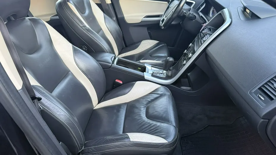 VOLVO XC60 -
