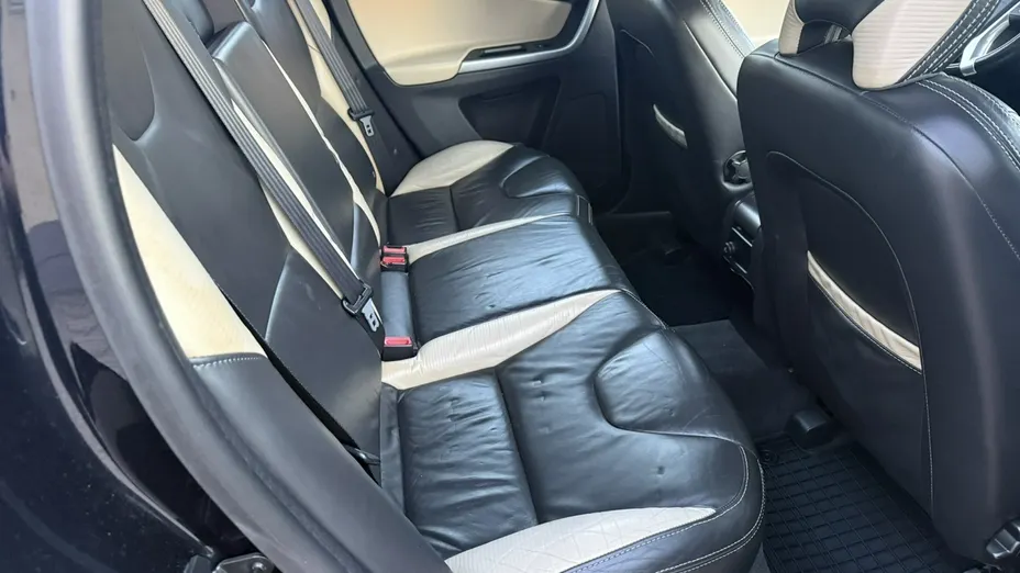 VOLVO XC60 -