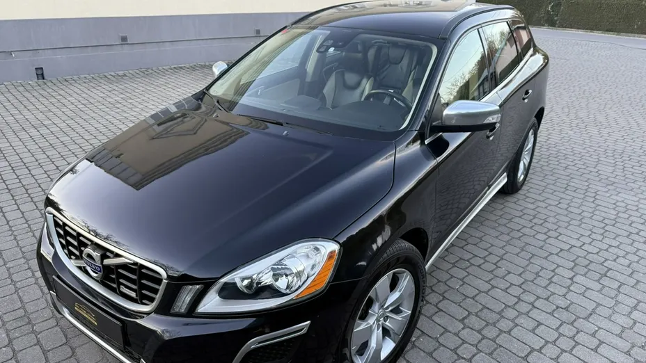VOLVO XC60 -