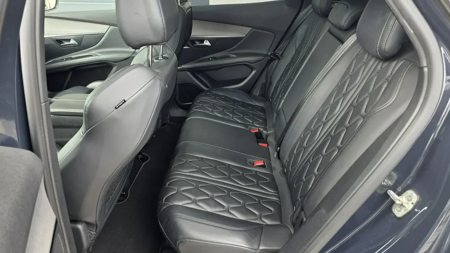 PEUGEOT 3008 -
