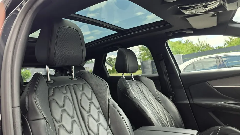 PEUGEOT 3008 -