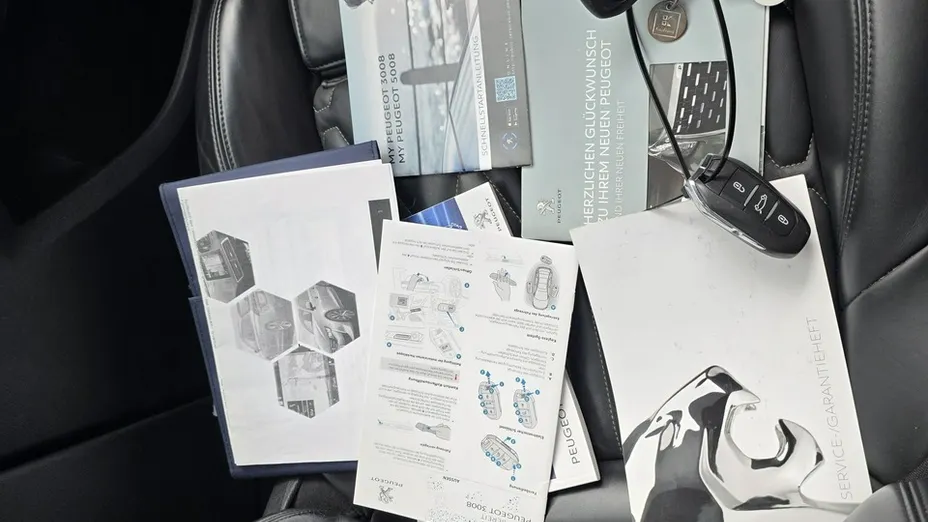 PEUGEOT 3008 -