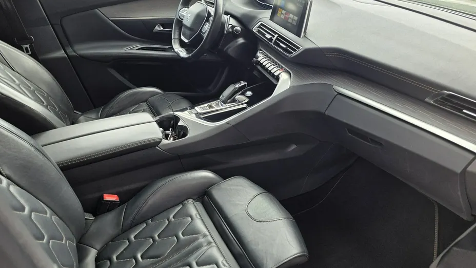PEUGEOT 3008 -