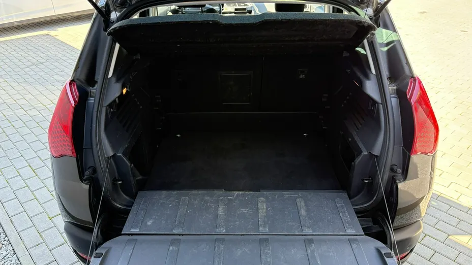 PEUGEOT 3008 -