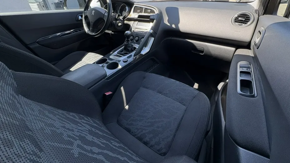 PEUGEOT 3008 -
