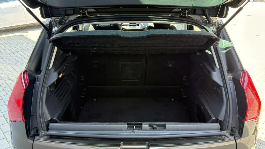 PEUGEOT 3008 -