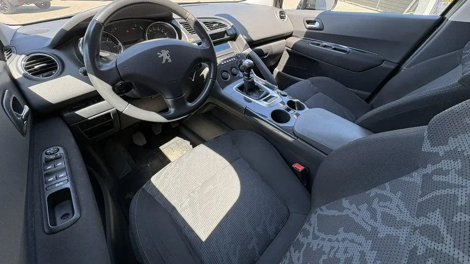 PEUGEOT 3008 -
