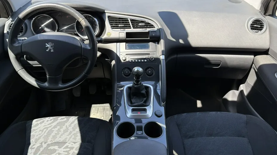 PEUGEOT 3008 -