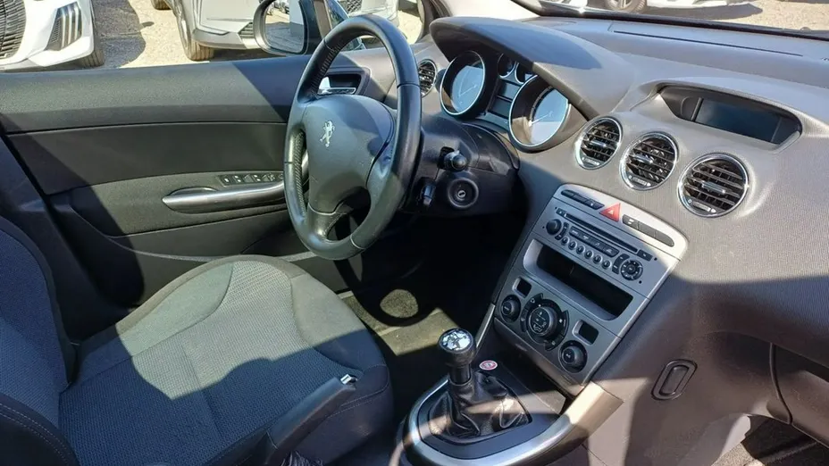 PEUGEOT 308 -