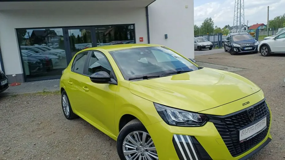 PEUGEOT 208 -