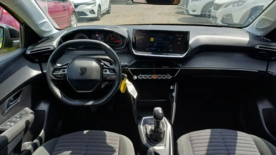 PEUGEOT 208 -