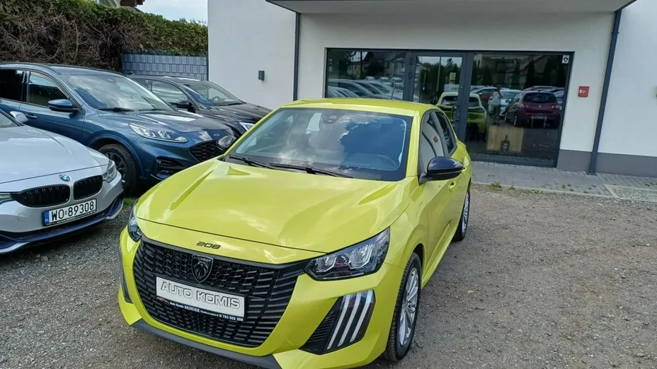 PEUGEOT 208 -