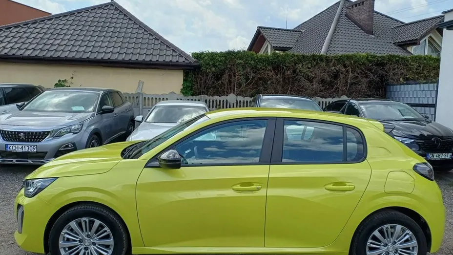 PEUGEOT 208 -