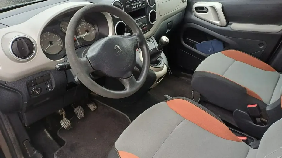 PEUGEOT Partner -
