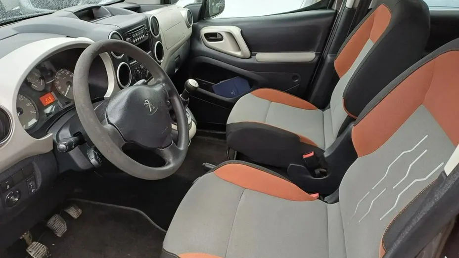 PEUGEOT Partner -