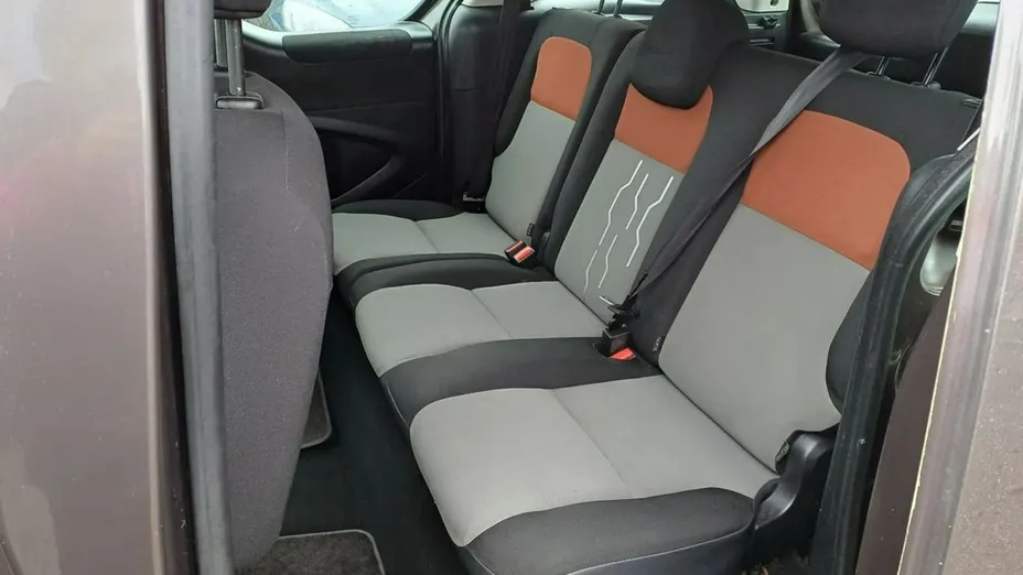PEUGEOT Partner -