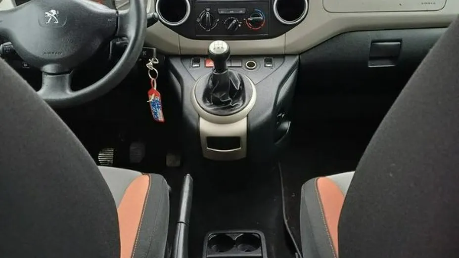 PEUGEOT Partner -