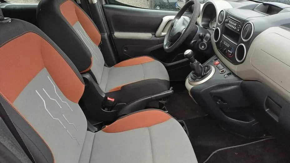 PEUGEOT Partner -