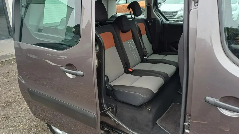 PEUGEOT Partner -
