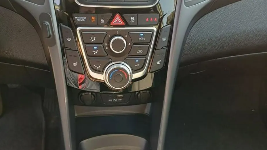 HYUNDAI i30 -