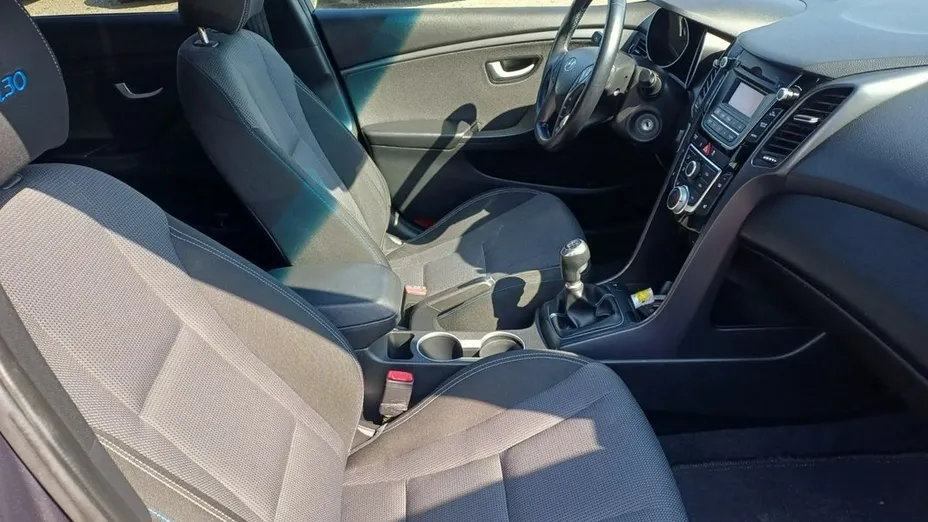 HYUNDAI i30 -