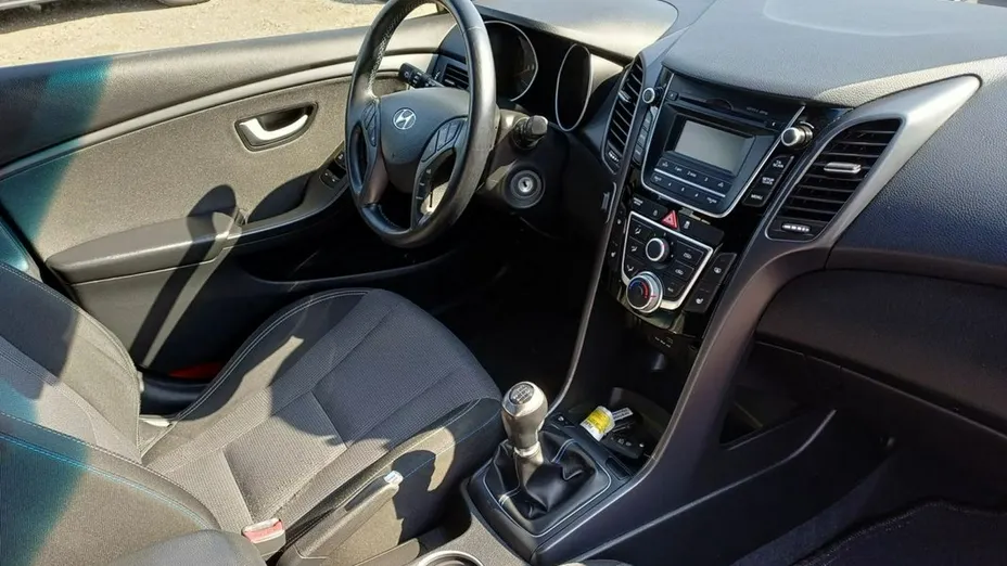 HYUNDAI i30 -