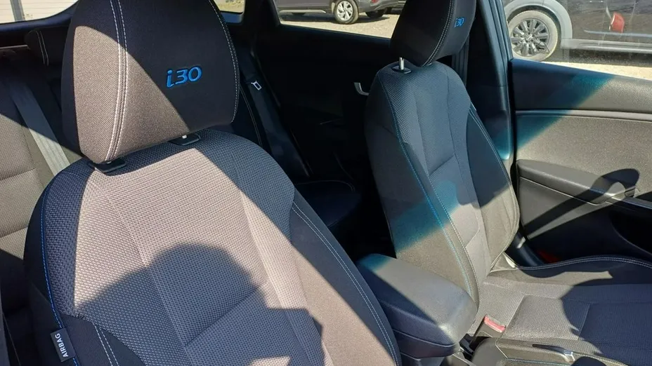 HYUNDAI i30 -