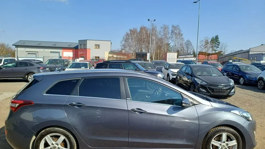 HYUNDAI i30 -
