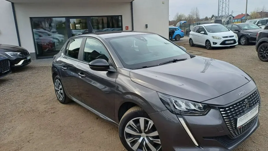 PEUGEOT 208 -
