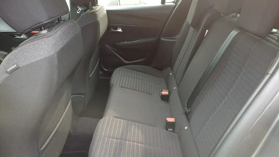 PEUGEOT 208 -