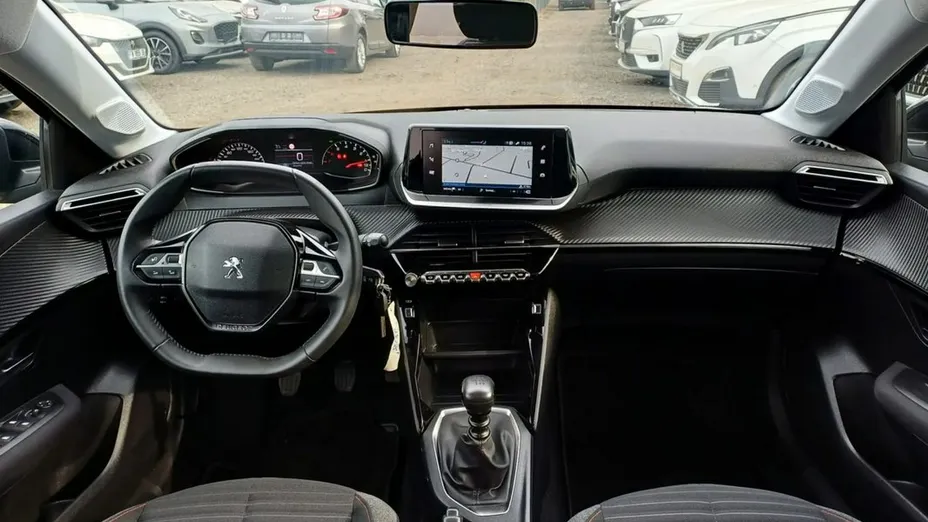 PEUGEOT 208 -