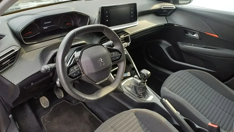 PEUGEOT 208 -