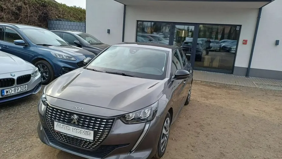 PEUGEOT 208 -