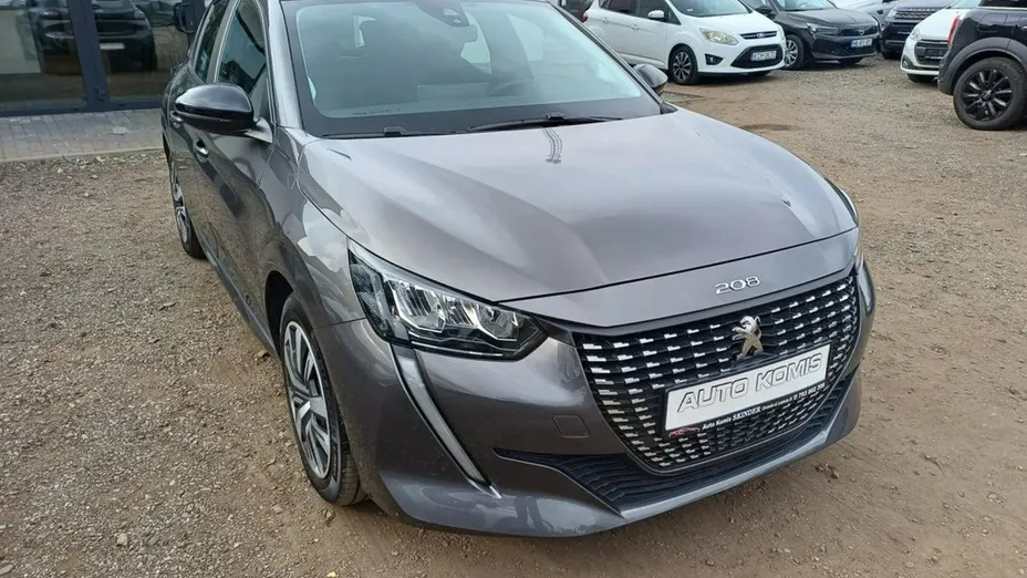 PEUGEOT 208 -