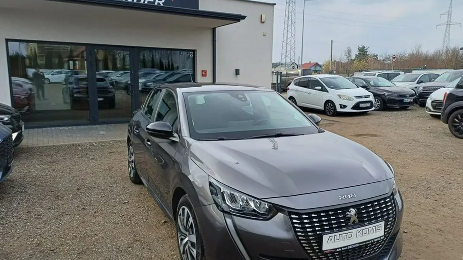 PEUGEOT 208 -