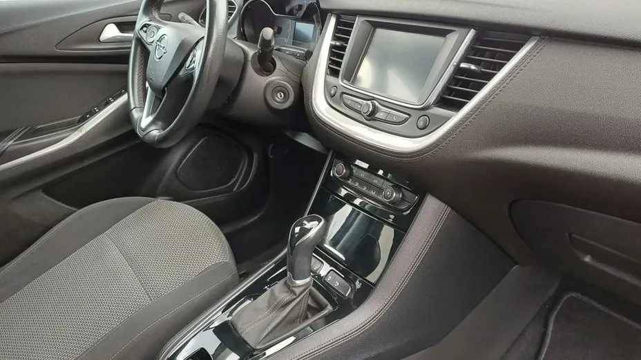 OPEL Grandland X -