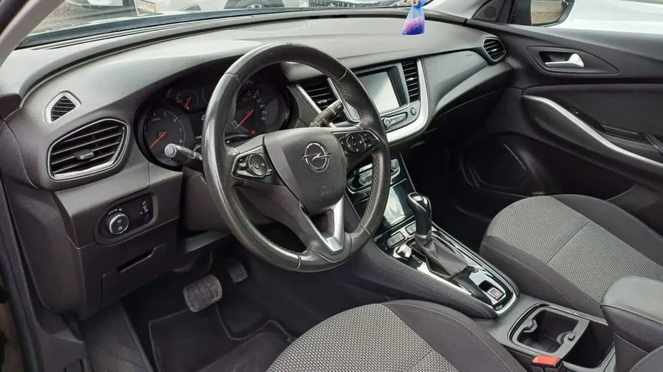 OPEL Grandland X -
