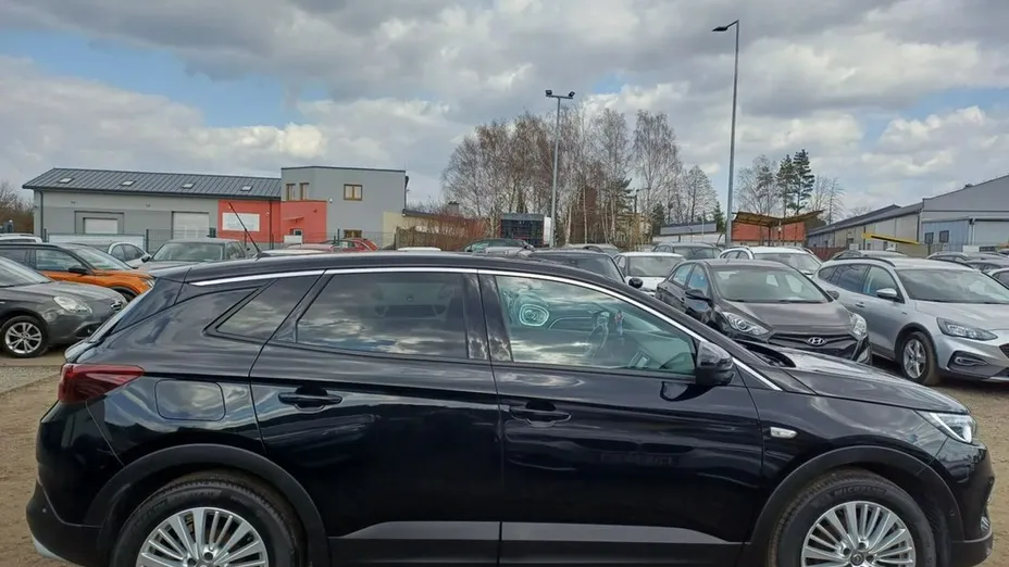 OPEL Grandland X -