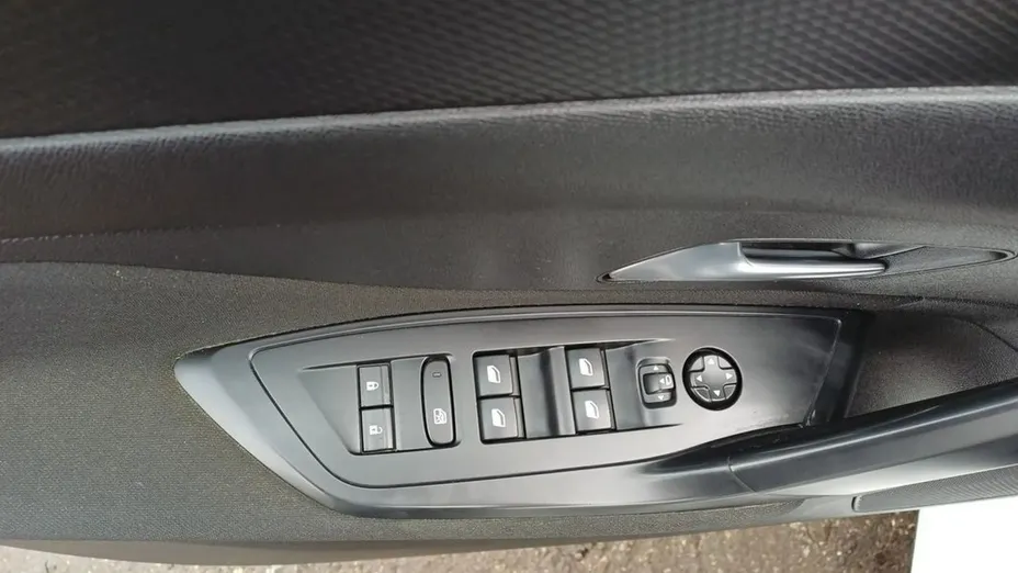 PEUGEOT 308 -