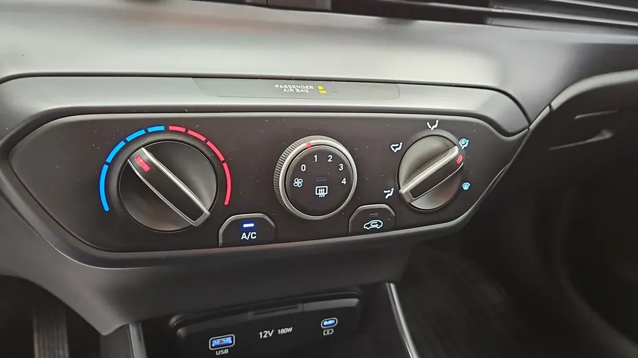 HYUNDAI i20 -