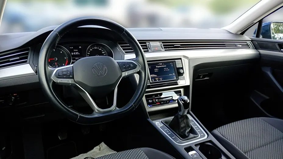 VOLKSWAGEN Passat -
