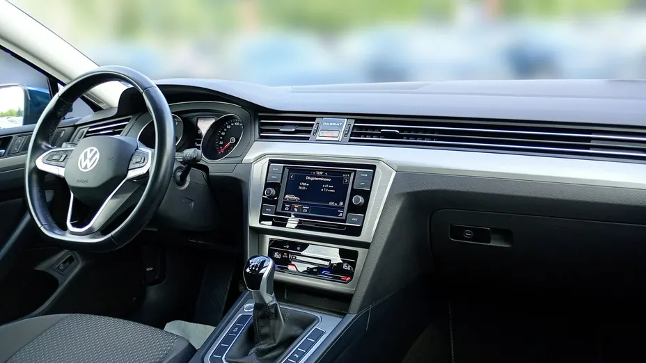 VOLKSWAGEN Passat -