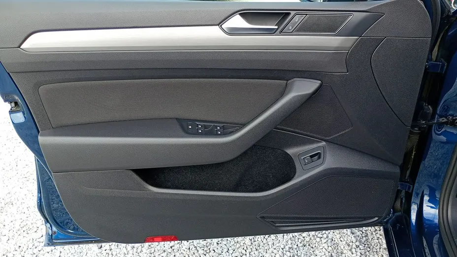 VOLKSWAGEN Passat -